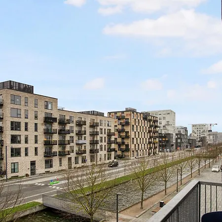 Sanders Arena - Charming Three-bedroom Close To Metro Station Apartment *