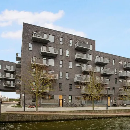 Apartment Sanders Arena - Charming Three-bedroom Close To Metro Station